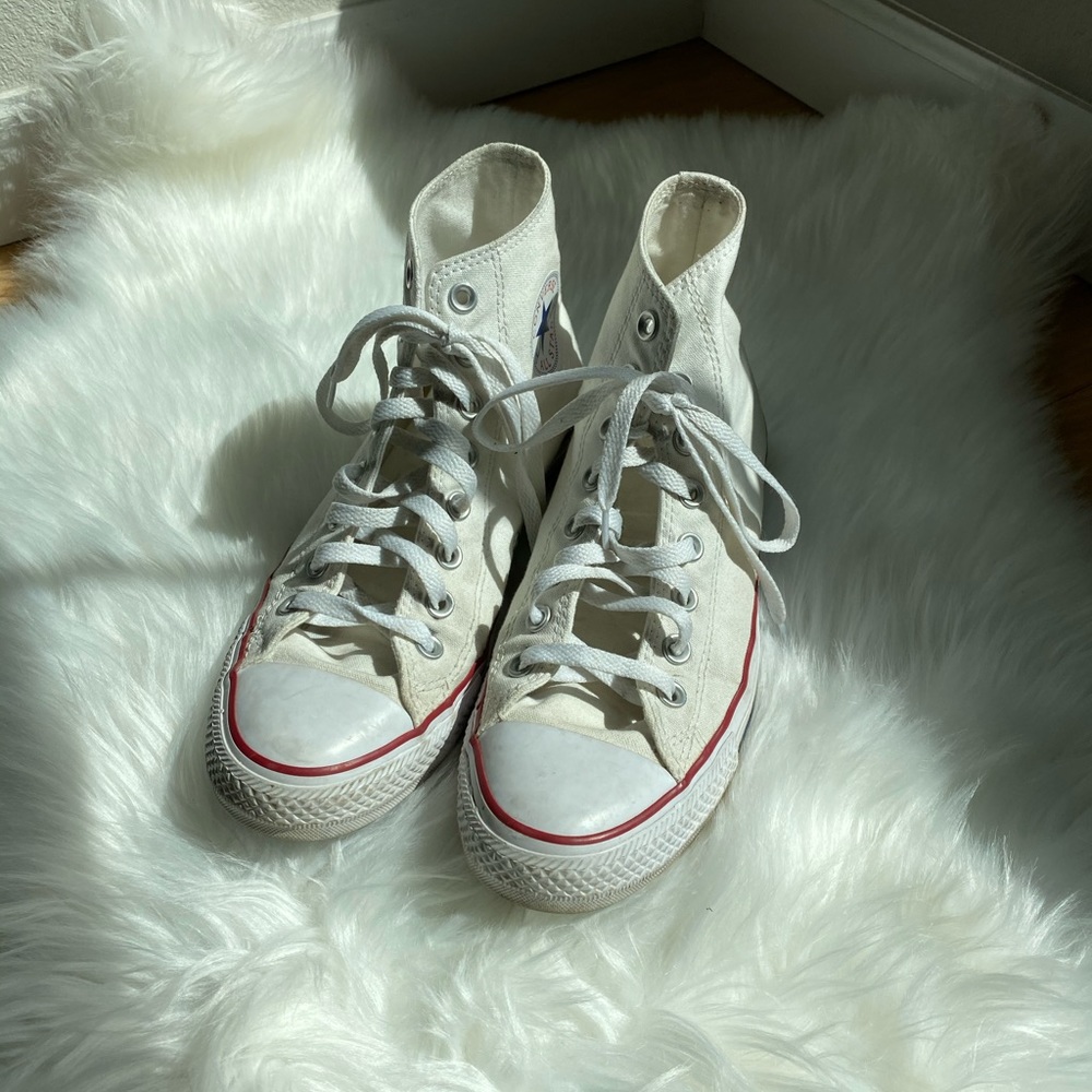 Chuck Taylor All Star
UNISEX HIGH TOP SHOE white